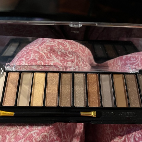 Eyeshadow palette - Picture 2 of 9